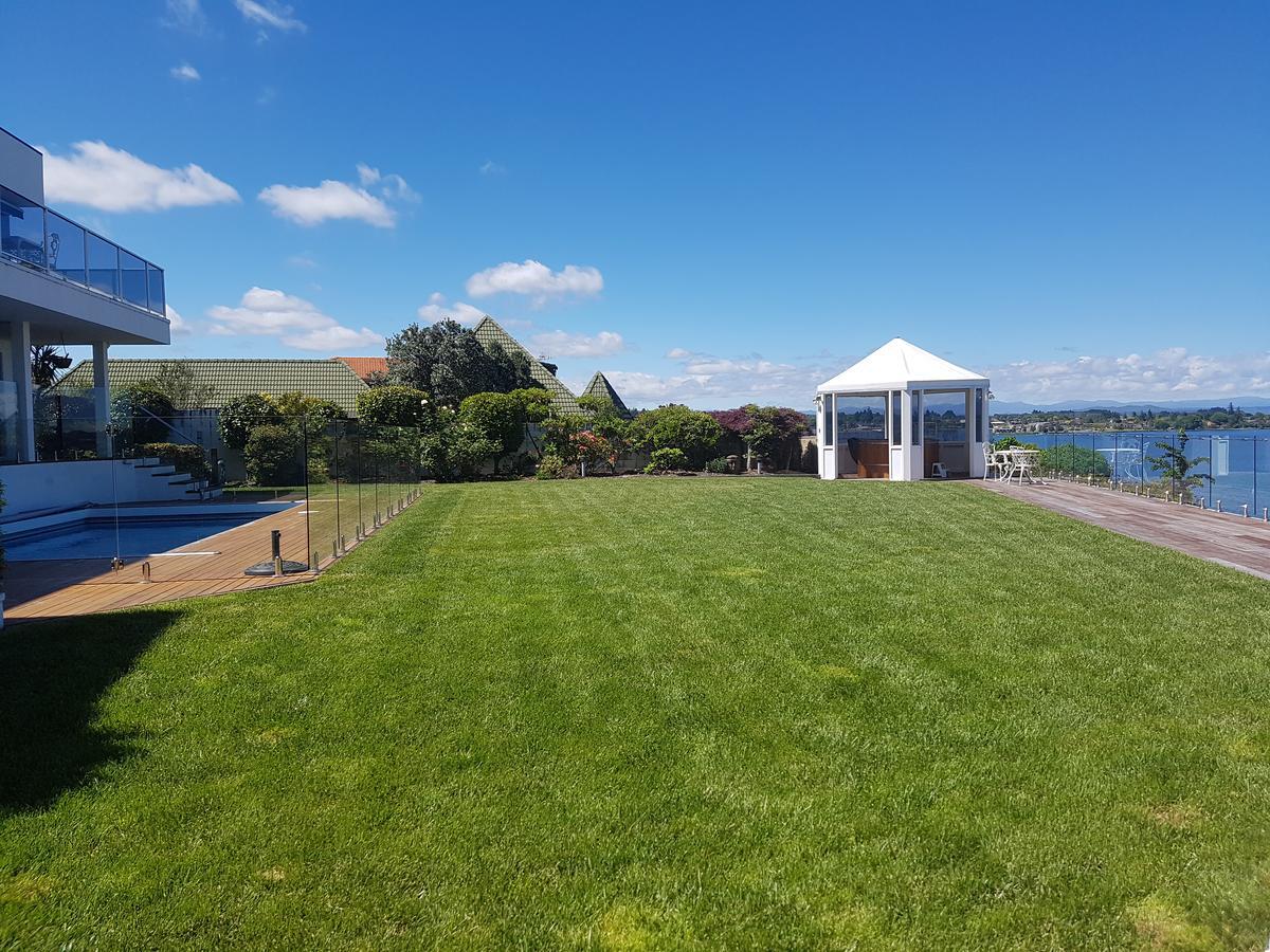 Spectacular Lakefront Home Taupo Exterior foto