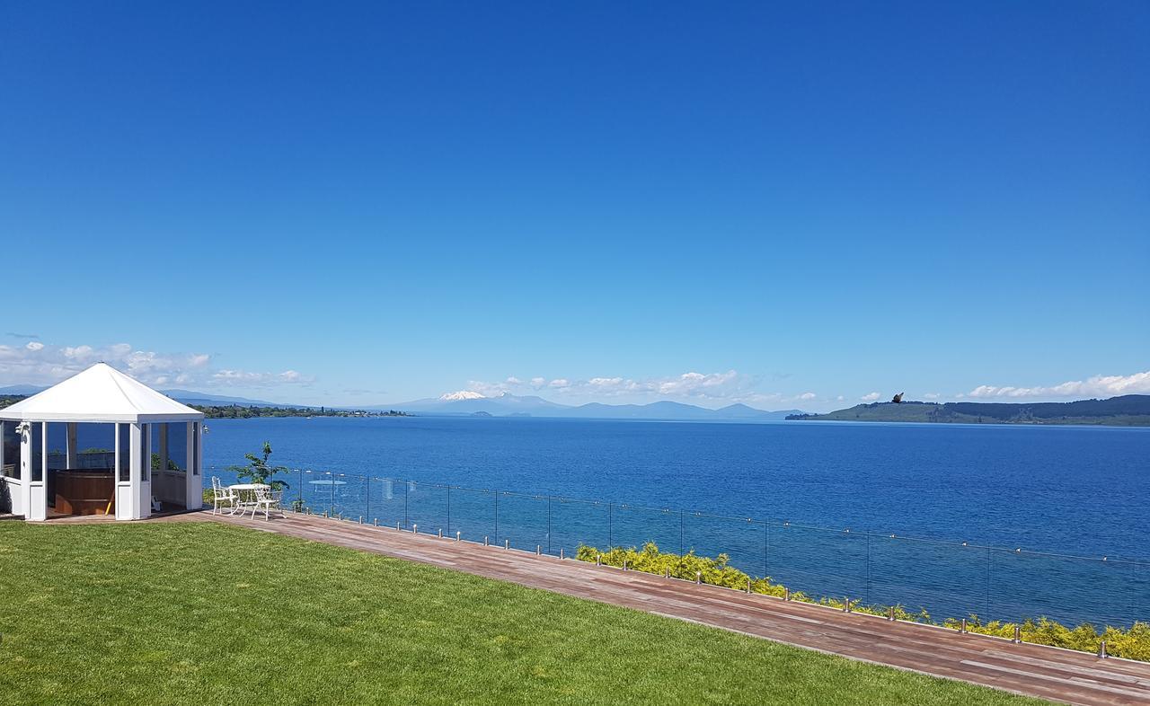 Spectacular Lakefront Home Taupo Exterior foto