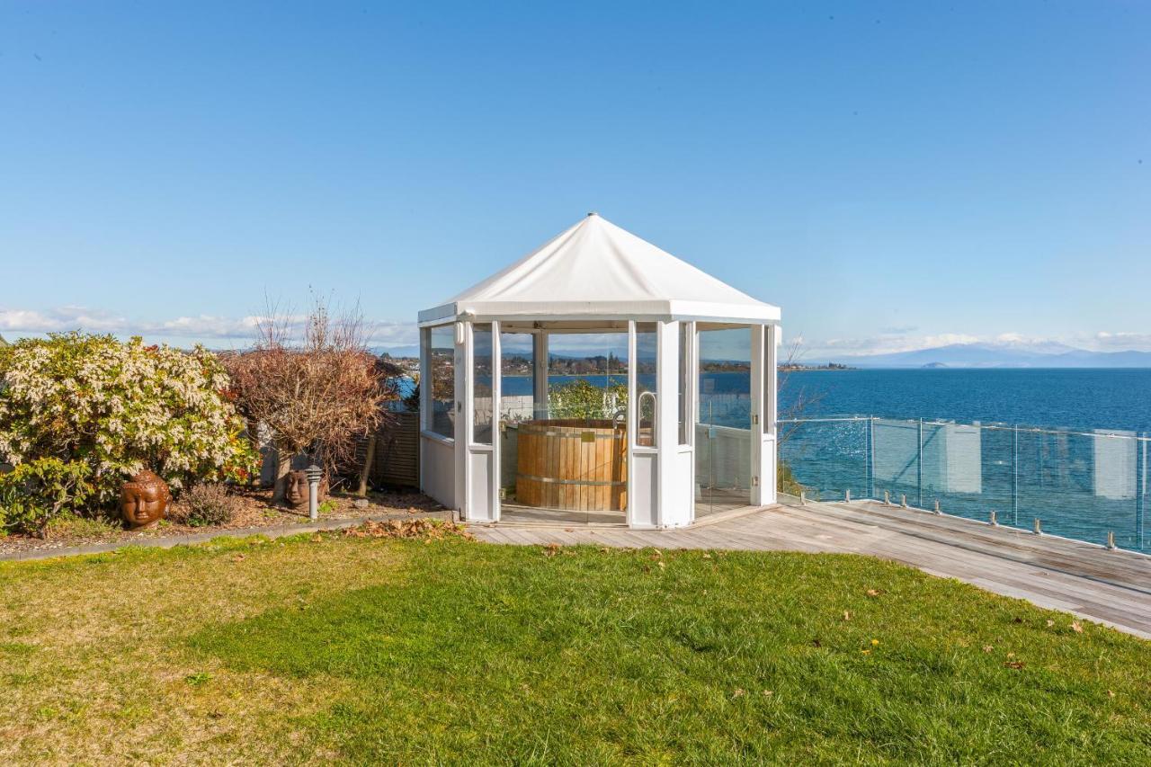 Spectacular Lakefront Home Taupo Exterior foto