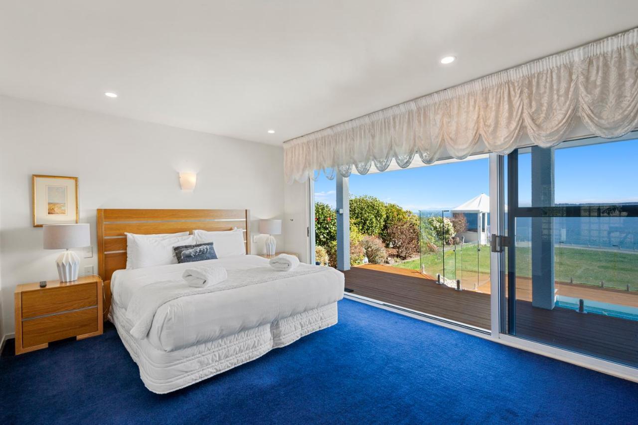 Spectacular Lakefront Home Taupo Exterior foto
