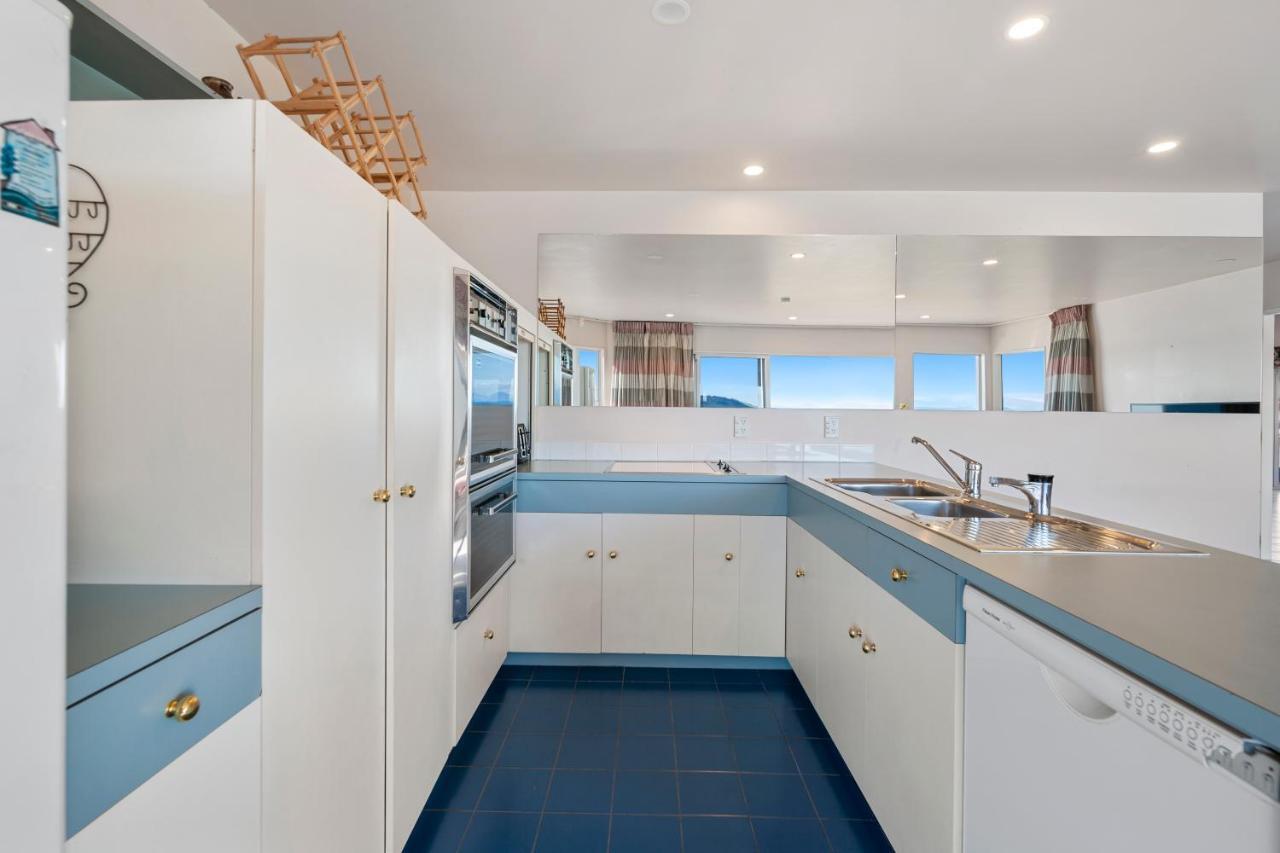 Spectacular Lakefront Home Taupo Exterior foto